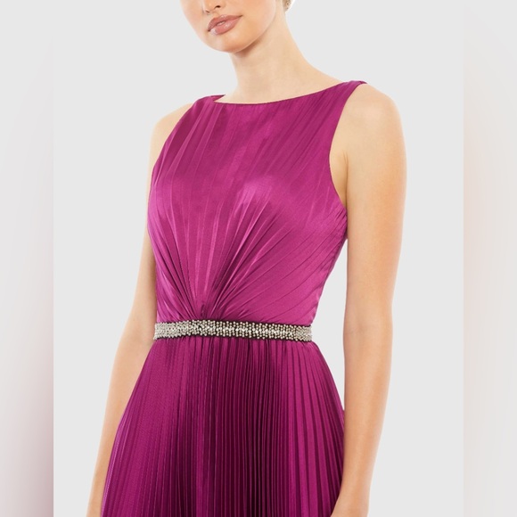 IEENA FOR MAC DUGGAL 26610 NWOT Pleated Sleeveless Bateau Gown - Picture 3 of 7